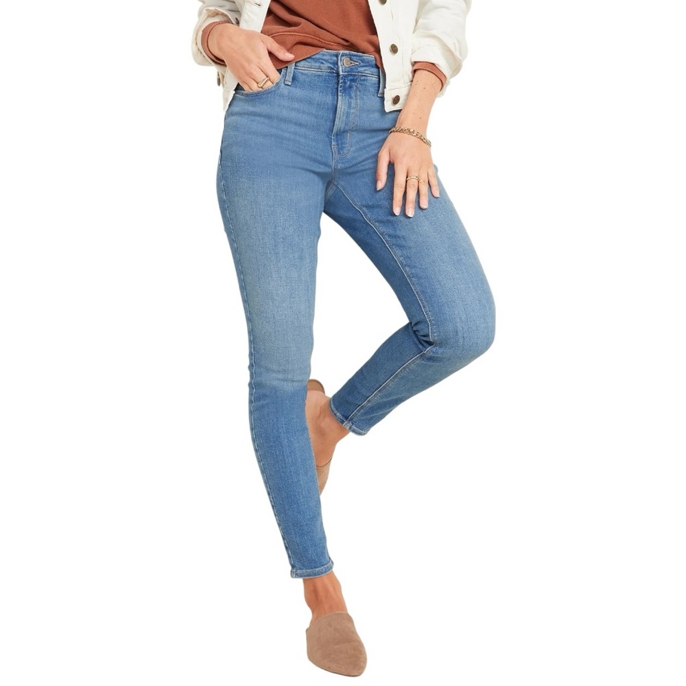 OLD NAVY Rockstar Super Skinny Mid Rise Jean in Medium Wash